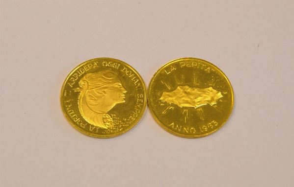 Due medaglie in oro 900/1000  - Asta Decorazione di interni - Poggio Bracciolini Casa d'Aste
