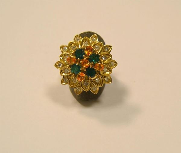 Anello in oro giallo. diamanti,rubini e zaffiri