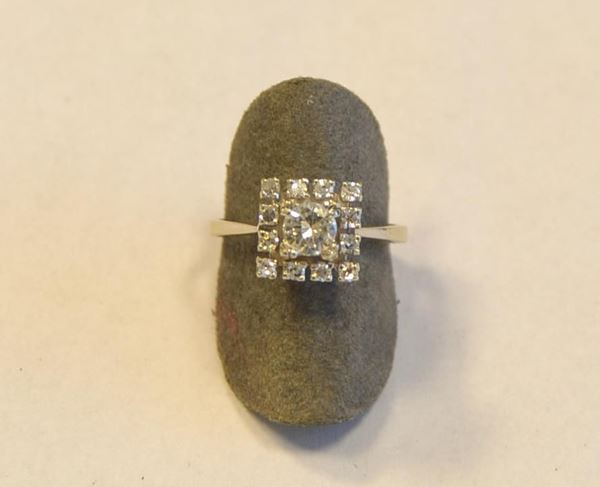 Anello in ro bianco e diamanti