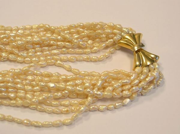 Collana girocollo in perle e oro giallo