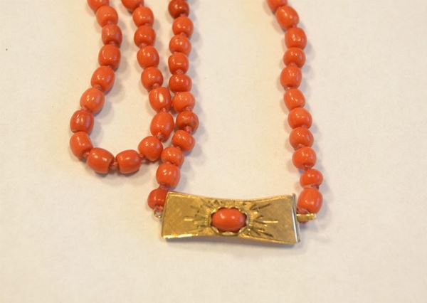 Collana in corallo e oro giallo