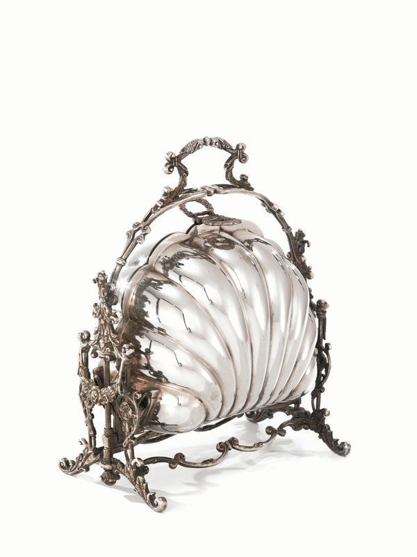Porta dolcia a conchiglia&nbsp; in metallo argentato, alt. cm 25 e cm 16