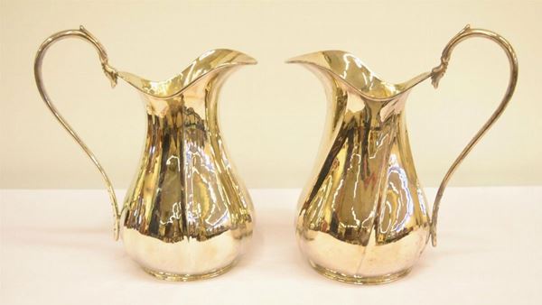 Coppia di brocche in argento