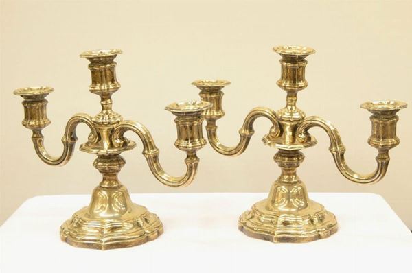 Coppia di candelieri , sec. XX&nbsp; in argento  - Asta Decorazione di interni - Poggio Bracciolini Casa d'Aste
