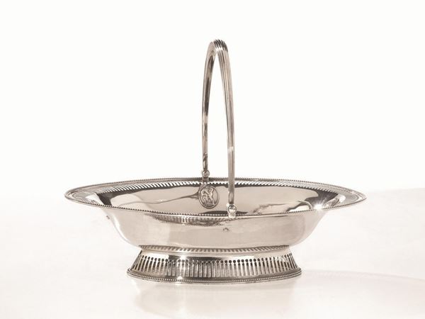 Cestina, Londra, 1902, in argento, di forma ovale, tesa traforata e&nbsp;&nbsp;&nbsp;&nbsp;&nbsp;&nbsp;&nbsp;  - Asta Decorazione di interni - Poggio Bracciolini Casa d'Aste