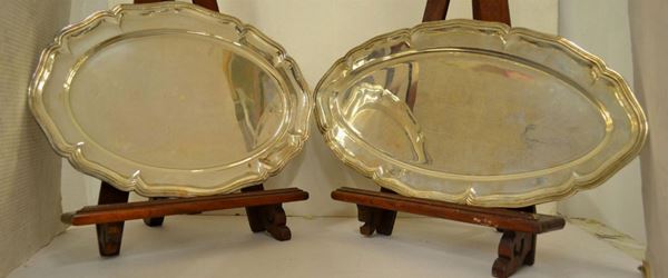 Vassoio e pesciera, secolo XX, in argento di forma ovale con bordo sagomato, complessivi g 3720 (2)