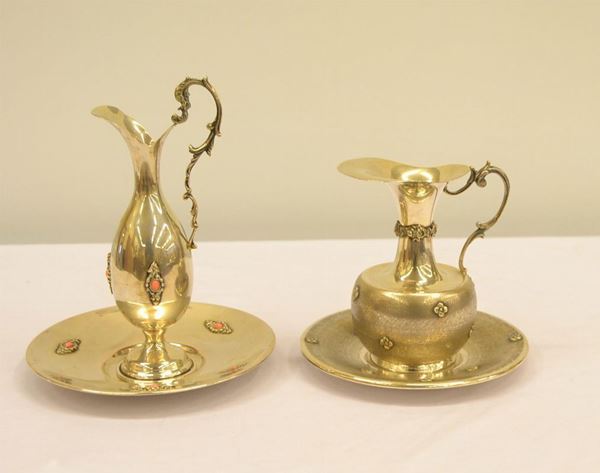 Brocca e piattino, sec XX , in argento  - Asta Decorazione di interni - Poggio Bracciolini Casa d'Aste