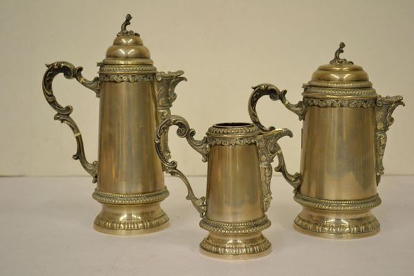 Servito da t&egrave; e caff&egrave;composto di tre pezzi in