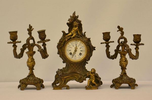 Orologio da tavolo e coppia di candelieri, Francia, sec. XIX,