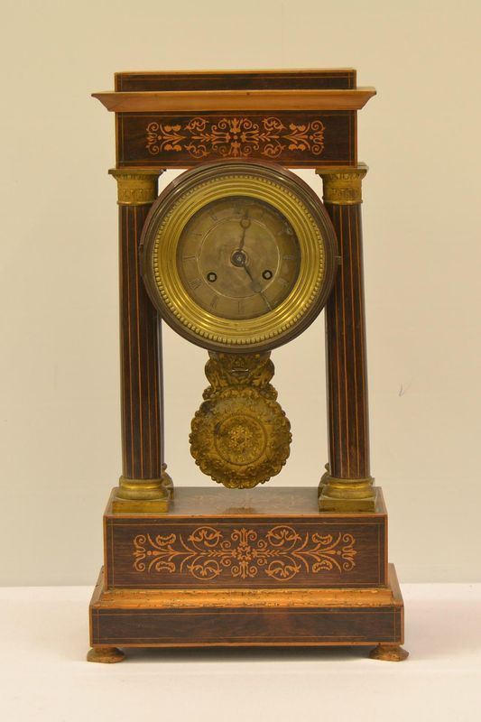 Orologio da tavolo, Francia, sec. XIX, cassa in noce  - Asta Decorazione di interni - Poggio Bracciolini Casa d'Aste