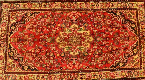 Tappeto persiano Borcialu, di vecchia manifattura, fondo rosso  - Asta Decorazione di interni - Poggio Bracciolini Casa d'Aste