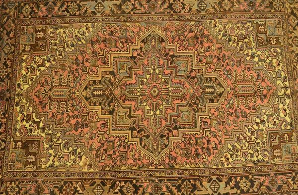 Tappeto persiano Heritz, di vecchia manifattura, fondo rosso mattone,  - Asta Decorazione di interni - Poggio Bracciolini Casa d'Aste