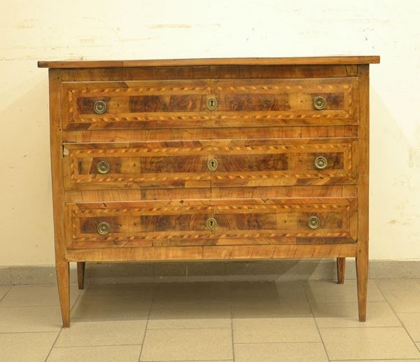 Cassettone, Italia centrale, sec. XVIII, in noce intarsiato,  - Asta Decorazione di interni - Poggio Bracciolini Casa d'Aste