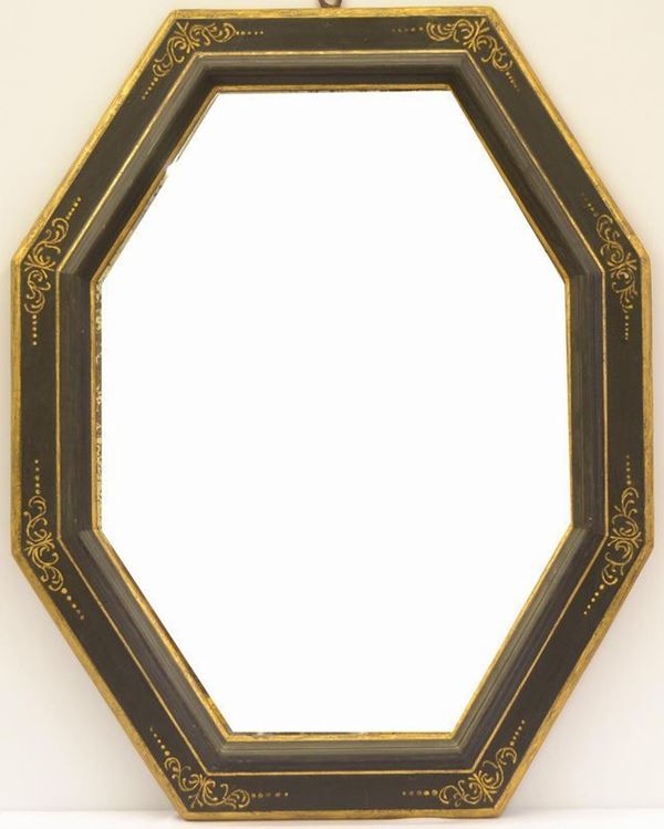 Specchiera ottagonale, sec. XVIII, entro cornice in legno  - Asta Decorazione di interni - Poggio Bracciolini Casa d'Aste