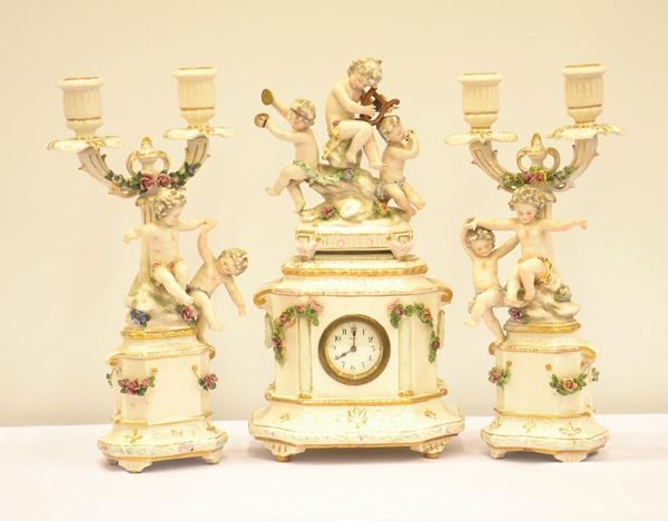 Orologio e coppia di candelieri, inizi sec. XX, in ceramica Bavaria
