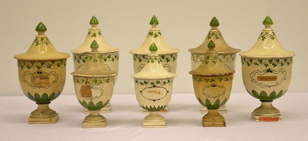 Otto vasi da farmacia, sec. XIX, in maiolica decorata a  - Asta Decorazione di interni - Poggio Bracciolini Casa d'Aste