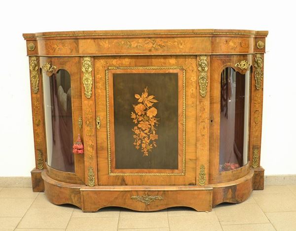 Credenza, Francia, sec. XIX, in noce intarsiato, tre sportelli due