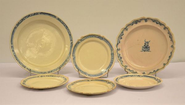 Due vassoi e quattro piatti, Italia meridionale, sec. XVIII,  - Asta Decorazione di interni - Poggio Bracciolini Casa d'Aste