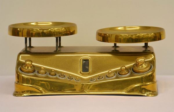 Bilancia da tavolo, inizi sec. XX, in ottone,  - Asta Decorazione di interni - Poggio Bracciolini Casa d'Aste