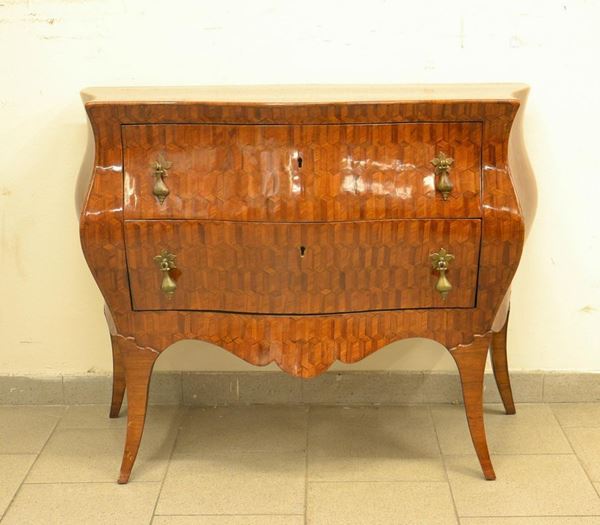 Piccolo cassettone, in stile settecento, in noce intarsiato,