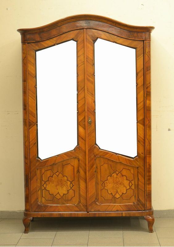 Vetrina, Austria, sec. XIX, in noce filettato,  - Asta Decorazione di interni - Poggio Bracciolini Casa d'Aste