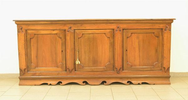 Credenza, in stile 700, in noce, tre sportelli