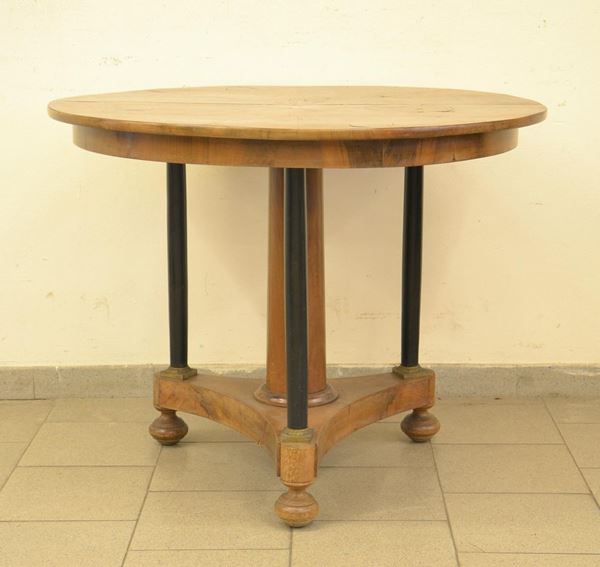 Tavolo, Impero, sec. XIX, in noce, piano intarsiato,  - Asta Decorazione di interni - Poggio Bracciolini Casa d'Aste