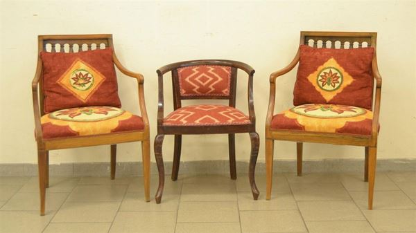 Tre poltroncine, in stile 700, in legno di frutto,