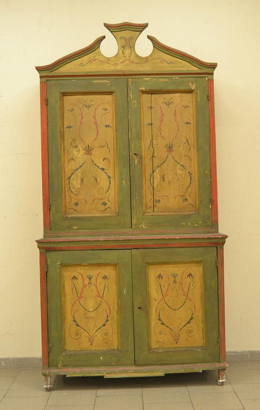Credenza, Italia settentrionale, sec. XVIII, in legno laccato,  - Asta Decorazione di interni - Poggio Bracciolini Casa d'Aste