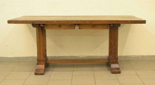 Tavolo fratina, sec. XX, in noce, due cassetti, gambe a
