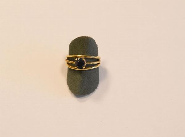 Anello in oro giallo e zaffiro&nbsp;&nbsp;&nbsp;&nbsp;&nbsp;&nbsp;&nbsp;&nbsp;&nbsp;&nbsp;&nbsp;&nbsp;&nbsp;&nbsp;&nbsp;&nbsp;&nbsp;&nbsp;&nbsp;&nbsp;&nbsp;&nbsp;&nbsp;&nbsp;&nbsp;&nbsp;&nbsp;&nbsp;&nbsp;&nbsp;&nbsp;&nbsp;&nbsp;&nbsp;&nbsp;&nbsp;&nbsp;&nbsp;&nbsp;&nbsp;&nbsp;&nbsp;&nbsp;&nbsp;