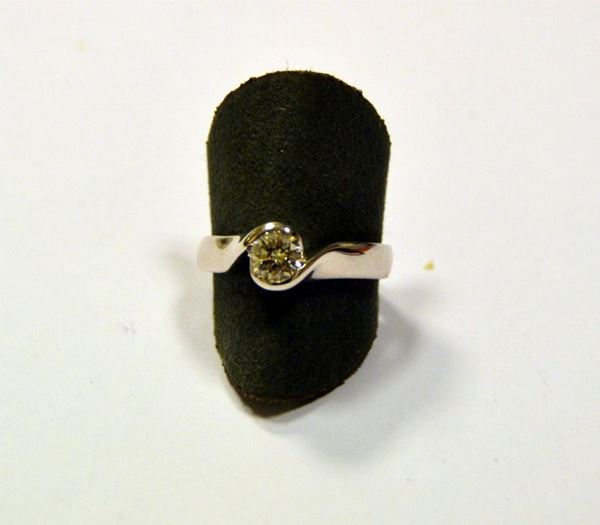 Anello in oro bianco e diamante