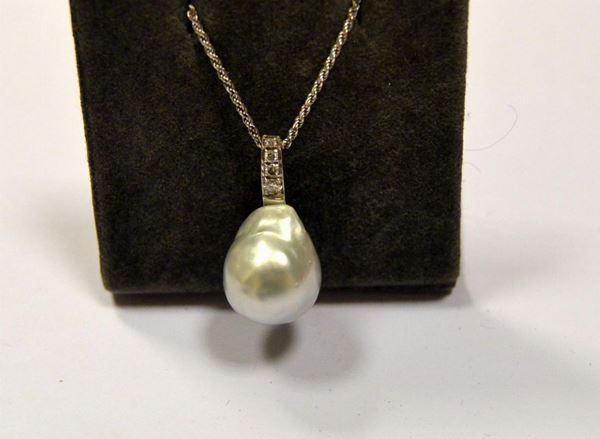 Collana in oro bianco , perla e diamanti