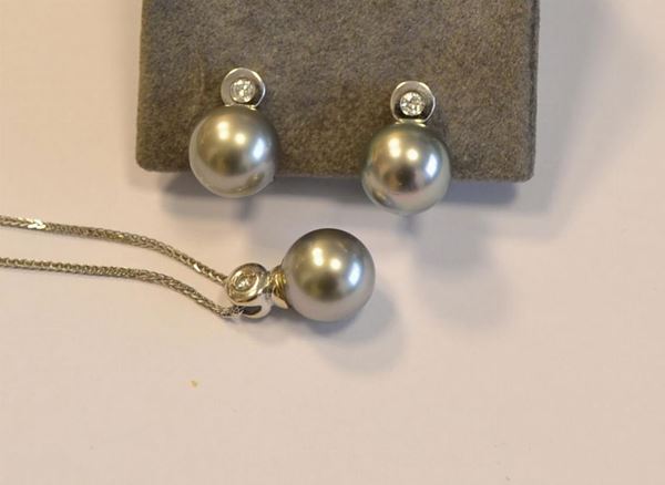 Demi-parure , in oro, perle e diamanti, composta da