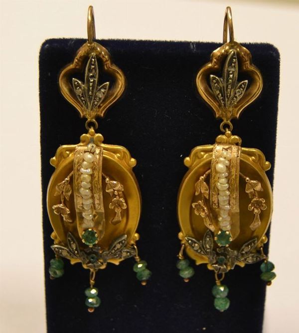 Paio di orecchini pendenti, inizi sec. XX , in oro,argento