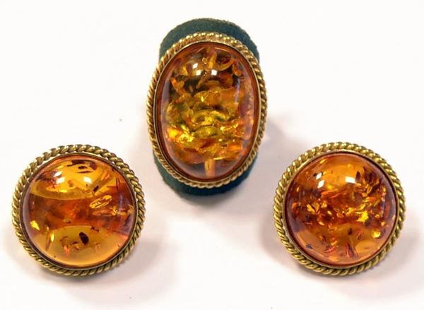 Demi-parure , in oro giallo e ambra composta