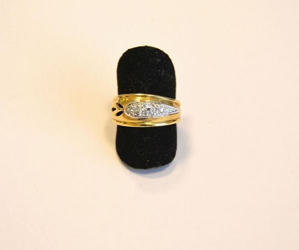 Anello in oro giallo,bianco e diamanti