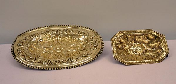 Vassoio, sec. XX , in argento sbalzato  - Asta ARREDI, OGGETTI D'ARTE, DIPINTI E GIOIELLI - Poggio Bracciolini Casa d'Aste