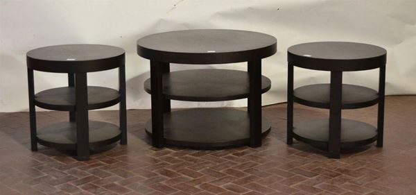 Tre tavolini, design, in legno weng&egrave;, piani circolari,