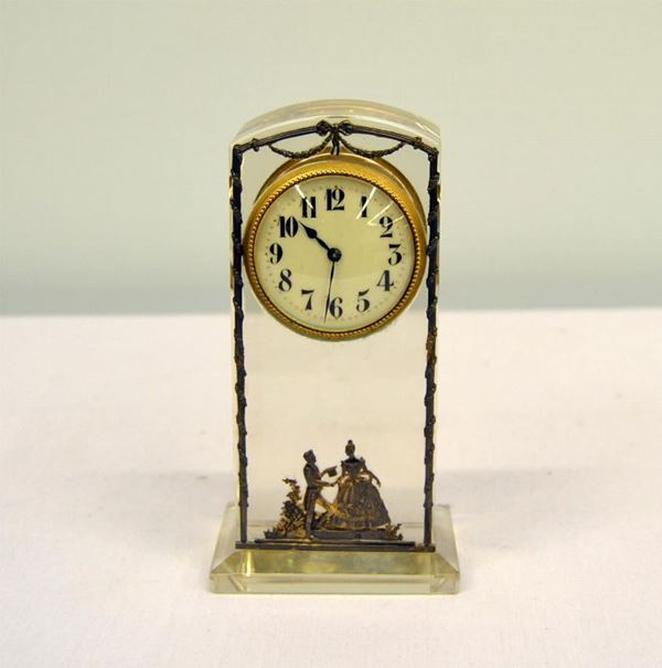 Orologio soprammobile , inizi sec. XX , in cristallo e argento&nbsp;&nbsp;&nbsp;&nbsp;&nbsp;&nbsp;&nbsp;&nbsp;&nbsp;&nbsp;&nbsp;&nbsp;