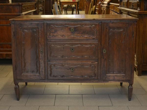 Credenza, Provenza, sec. XIX, in noce, tre cassetti,