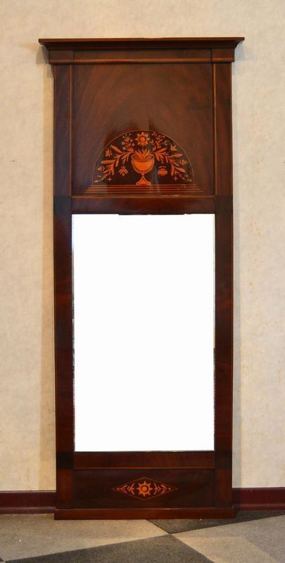 Specchiera, Inghilterra, sec. XIX, in mogano intarsiato,  - Asta ARREDI, OGGETTI D'ARTE, DIPINTI E GIOIELLI - Poggio Bracciolini Casa d'Aste