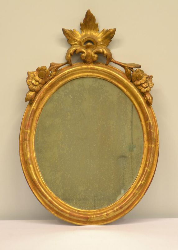 Specchiera, sec. XIX, in cornice ovale decorata,