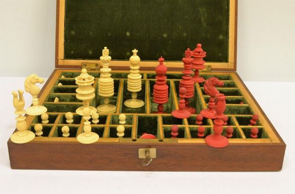 Set di scacchi in avorio  - Asta ARREDI, OGGETTI D'ARTE, DIPINTI E GIOIELLI - Poggio Bracciolini Casa d'Aste