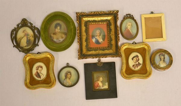 Scatolina, sec. XIX, in tartaruga, con miniatura&nbsp;