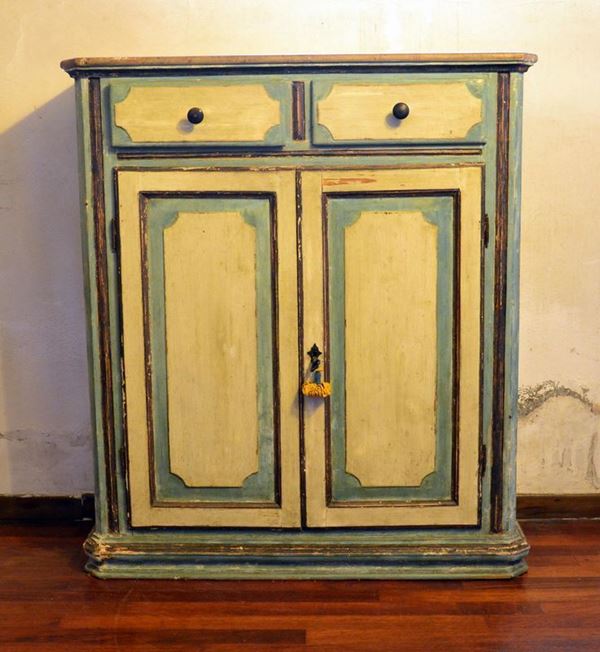 Credenza, sec. XIX, in legno laccato,