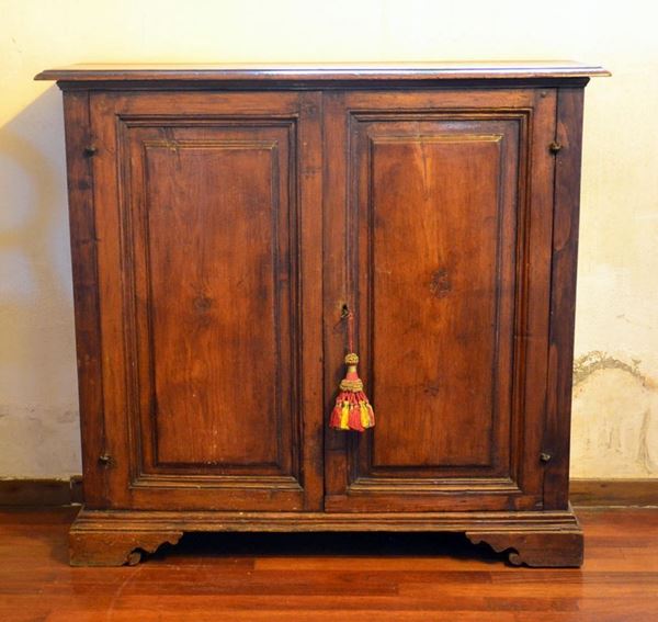 Credenza, in stile '700, in castagno,