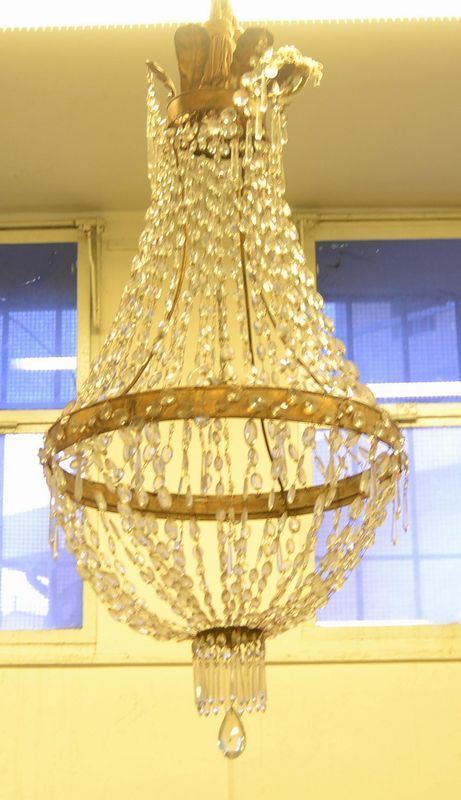 Lumiera, in stile Impero, fusto in metallo dorato  - Asta ARREDI, OGGETTI D'ARTE, DIPINTI E GIOIELLI - Poggio Bracciolini Casa d'Aste