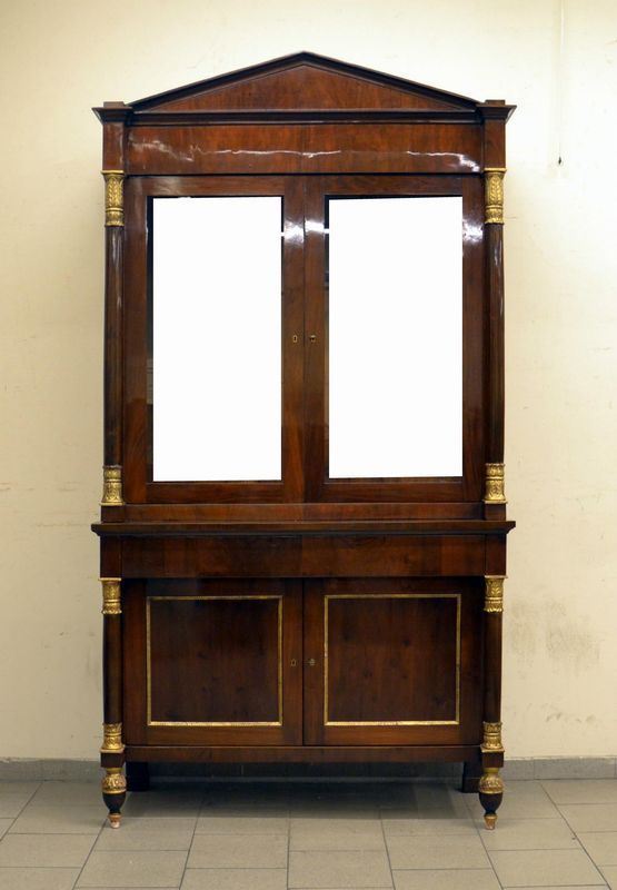 Vetrina, stile Impero, in noce, quattro sportelli&nbsp;&nbsp;&nbsp;&nbsp;&nbsp;&nbsp;&nbsp;&nbsp;&nbsp;&nbsp;&nbsp;&nbsp;&nbsp;&nbsp;&nbsp;&nbsp;&nbsp;&nbsp;&nbsp;&nbsp;&nbsp;&nbsp;&nbsp;&nbsp;&nbsp;