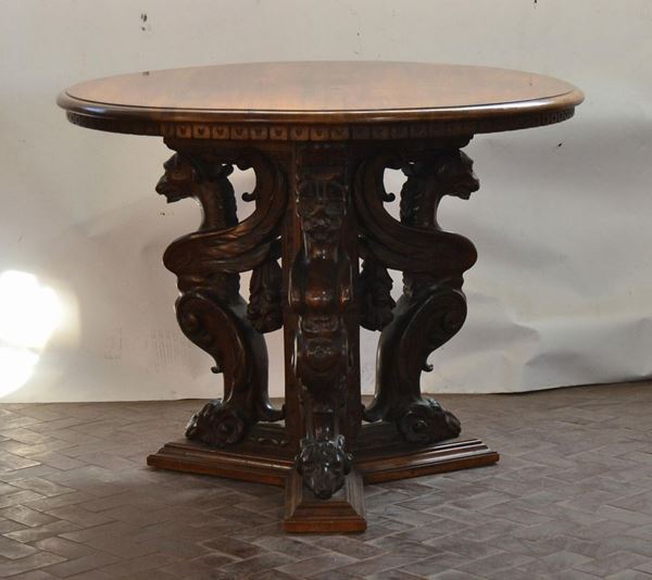 Tavolo, in stile rinascimento, in noce, piano circolare,